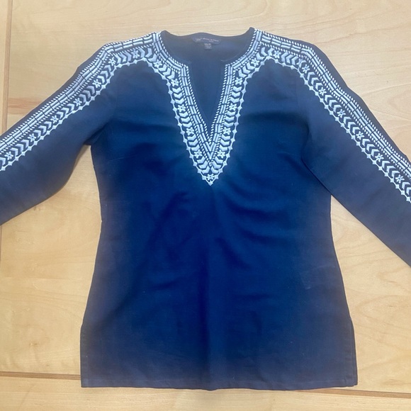 Brooks Brothers v neck top - Picture 2 of 4